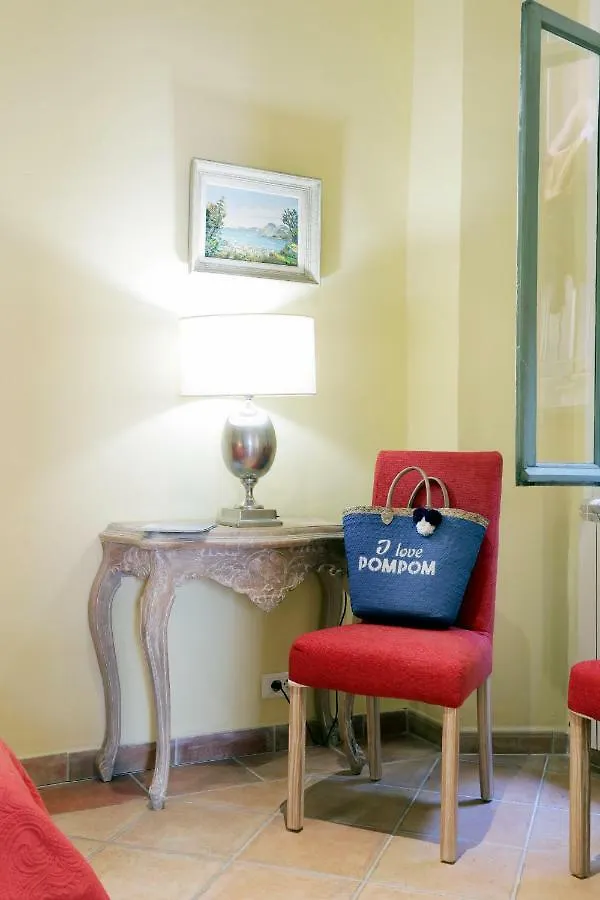 Fontaine - Charming Provencal, Clim, 6 Guest, Old Town Nice 0*,  France